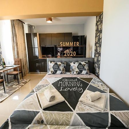 Beachside Studio Mamaia Nord Apartment Năvodari Екстериор снимка